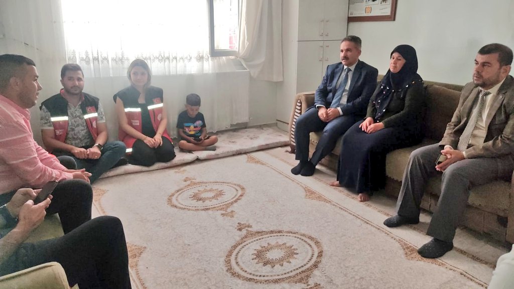 Kaymakamımız Mehmet Emin Taşçı, aziz şehitlerimiz Süleyman Yavuz ve Zeynel Direkçi'nin kıymetli ailelerini ziyaret etti.