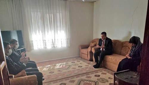 Kaymakamımız Sayın Tahir ŞAHİN, şehitlerimiz İsa Cihan ÖZMEN ve Abdurrahim ZENCİR'in Kıymetli Ailelerine Ziyaretlerde Bulundu